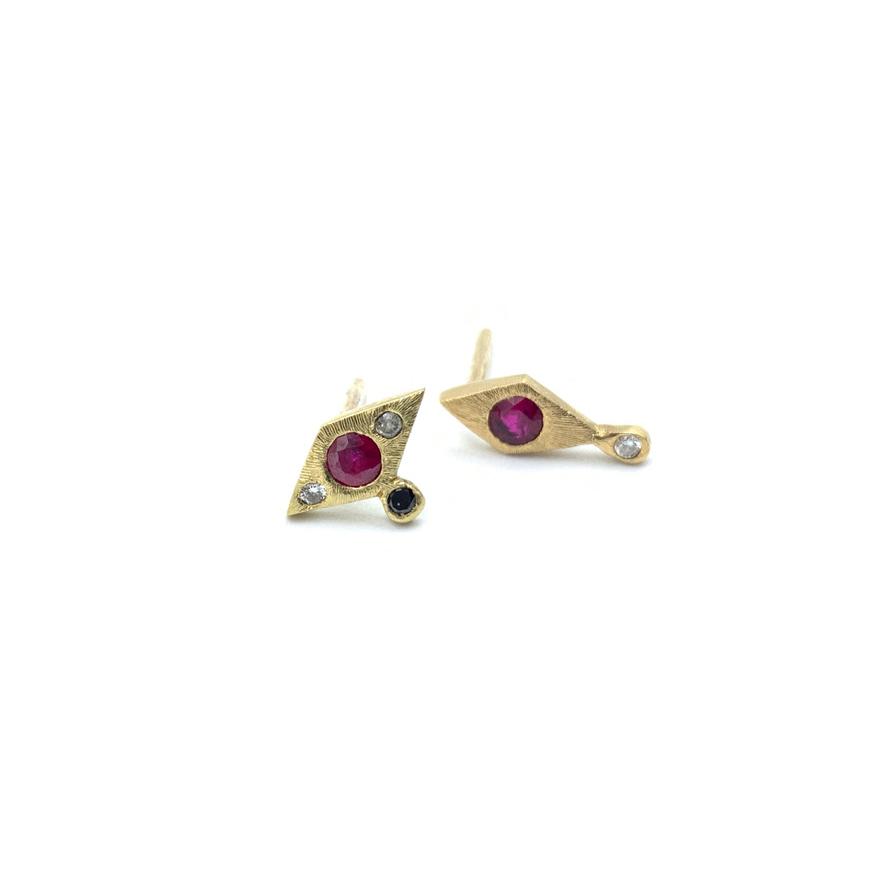 
            
                Load image into Gallery viewer, Cereza Studs - DANIMOSE
            
        